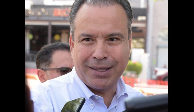 Anuncia Toño Astiazarán construcción de andador peatonal en Bahía de Kino