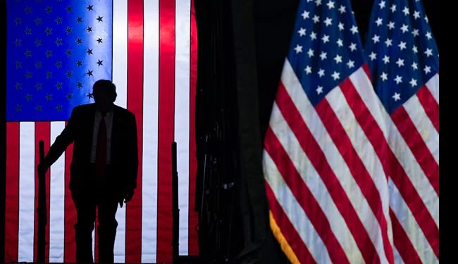 La campaña de Trump se lanza al ataque contra Kamala Harris y su gestión de la crisis migratoria