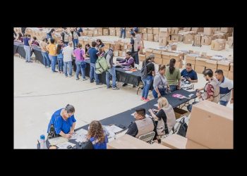 Supervisa SEC entrega de uniformes y zapatos escolares gratuitos