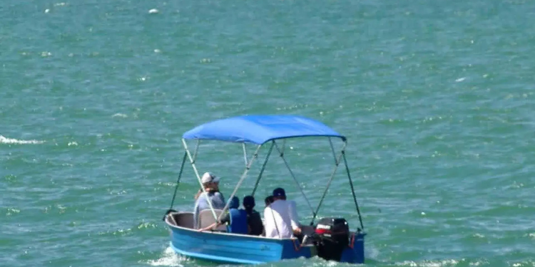 Buscan a Hombre Desaparecido en Mar de Bahía de Kino