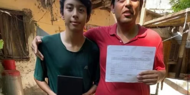 Su madre murió, su padre los abandonó y ahora Erick tiene que cuidar a su hermano con discapacidad en Sonora