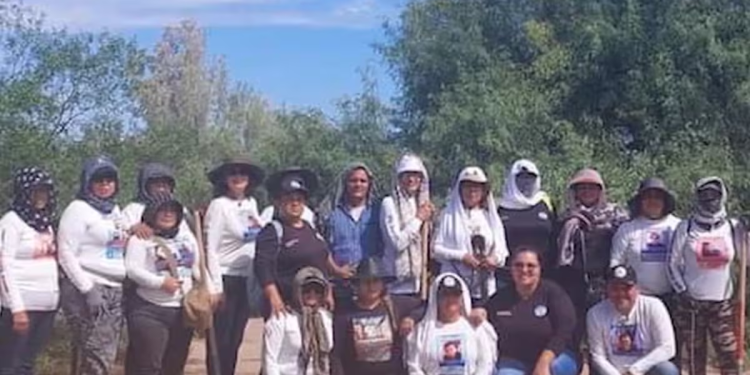 Madres Buscadoras hallan tres fosas clandestinas con restos en Sonora