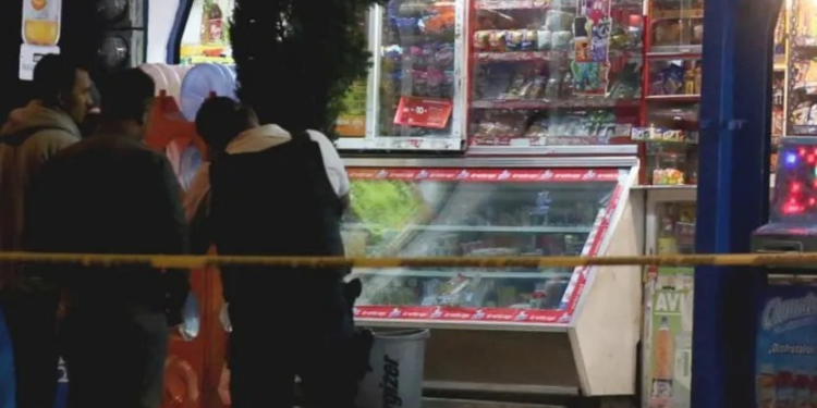 Hombre Golpea a Padre e Hijo porque No Pagaron lo que Pidieron Fiado en su Tienda
