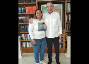Gobernador Alfonso Durazo se reúne con Ceci Flores; reitera compromiso con madres buscadoras