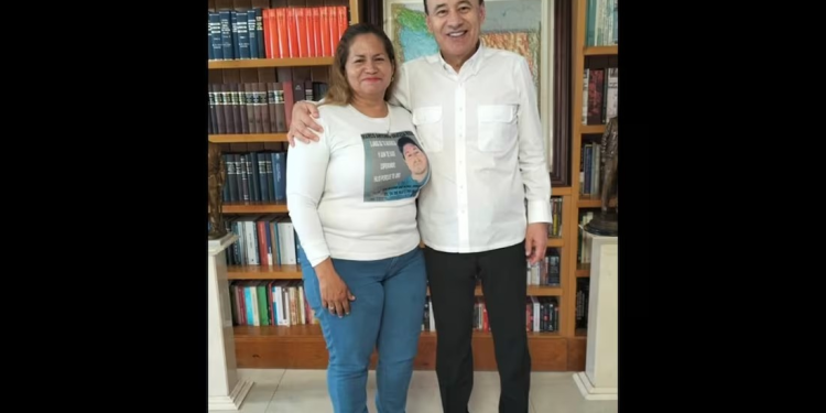 Gobernador Alfonso Durazo se reúne con Ceci Flores; reitera compromiso con madres buscadoras