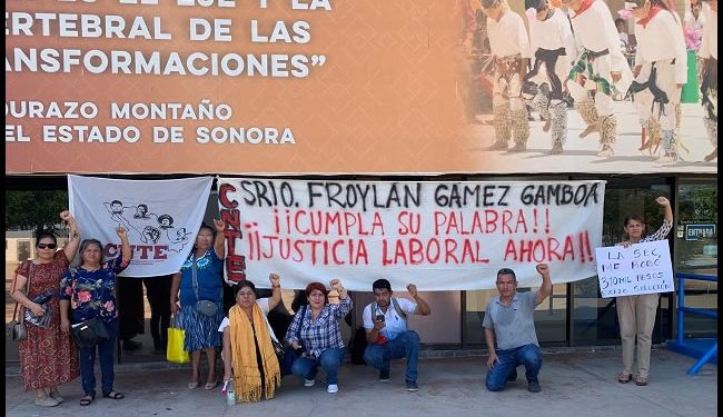 Se manifiestan maestros de la CNTE en la SEC Sonora