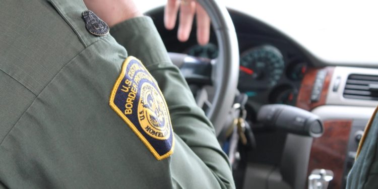 Alguaciles fronterizos rechazan ley de Arizona que los convertiría en agentes migratorios