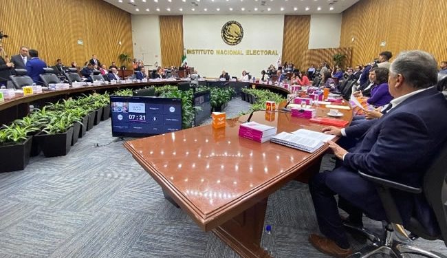 Taddei, a favor de asignar plurinominales como establece la Constitución