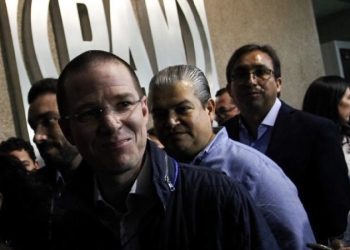 Casi a escondidas, Ricardo Anaya se registra en el Senado