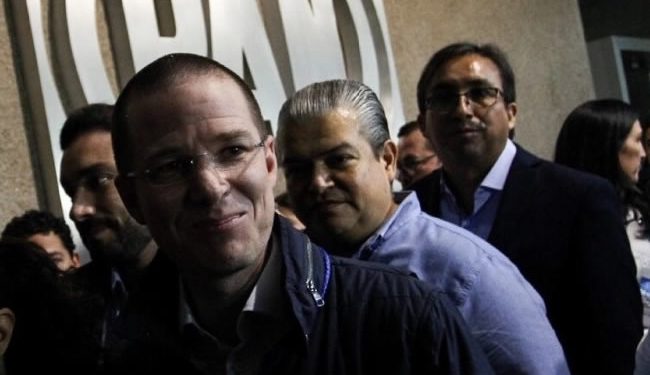 Casi a escondidas, Ricardo Anaya se registra en el Senado