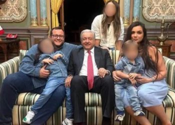 AMLO es abuelo una vez más: José Ramón López Beltrán presenta a su hijo recién nacido