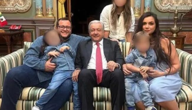 AMLO es abuelo una vez más: José Ramón López Beltrán presenta a su hijo recién nacido