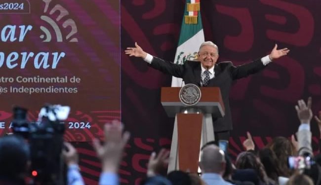 Ante comunicadores independientes, AMLO recibe elogios y dice: “No queremos un periodismo sometido”