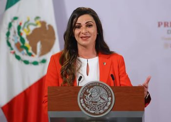 Ana Guevara explica que ella pagó su vuelo a París: Lo que gano, me lo gasto como me da mi chingada gana