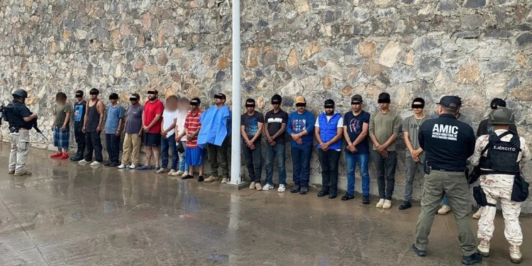 Desmantelan presunta célula delictiva en Santa Ana; detienen a 19 personas