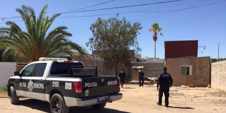 Acusan a policías de Sonora de entregar a sujetos armados a una persona que fue torturada y violada