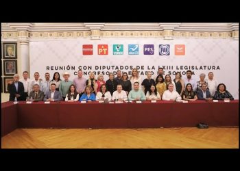 Reúne Durazo a diputados que terminaron su periodo en el Congreso local