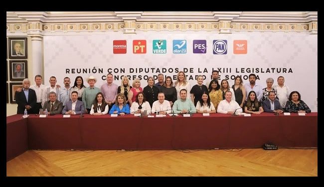 Reúne Durazo a diputados que terminaron su periodo en el Congreso local