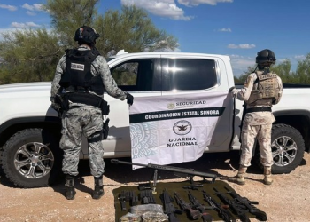 En Sonora, Guardia Nacional y Ejército Mexicano aseguran armas largas de alto poder, cargadores y cartuchos útiles