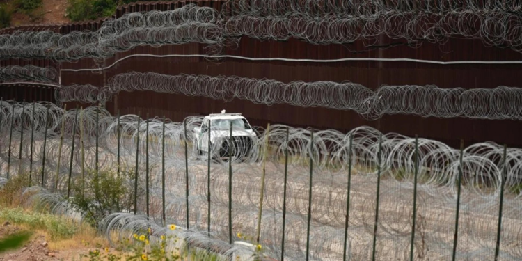 Arrestos en la frontera sur de EU caen 33% en julio, su nivel más bajo en 46 meses