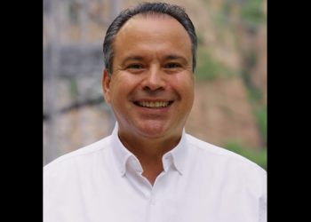 Lidera Toño Astiazarán en el país en el uso de sistema fotovoltaico y ahorros para mejorar servicio de agua potable