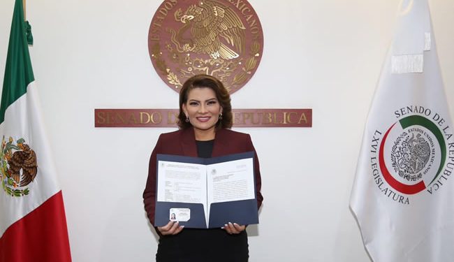 Se registra Lorenia Valles en el Senado República