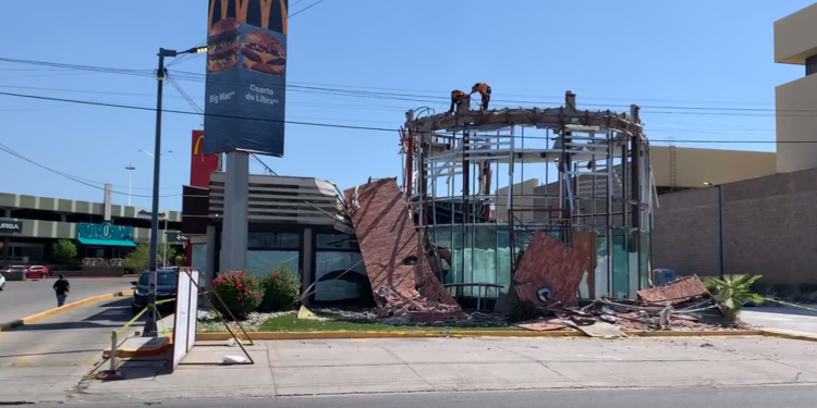 Derrumban Mc Donald’s Satélite en Hermosillo; iniciará proceso de remodelación