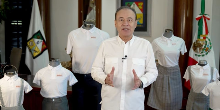 Gobierno de Sonora entrega paquetes de uniformes escolares gratuitos a más de 440 mil estudiantes de educación básica