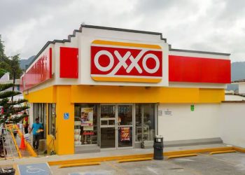 Oxxo ‘cruza la frontera’ y llega a EU: FEMSA compra 249 tiendas y gasolineras Delek en Texas