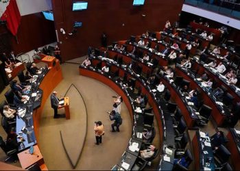 El que calla, otorga: Senadores del PRD ‘huyen’ cuando les preguntan si se unen a Morena