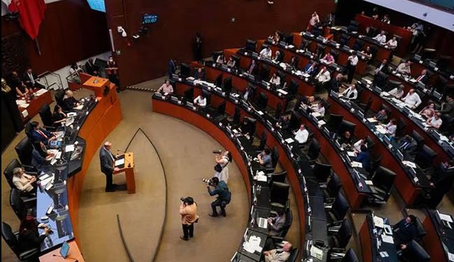 El que calla, otorga: Senadores del PRD ‘huyen’ cuando les preguntan si se unen a Morena