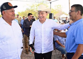 Agradecen habitantes de Las Guásimas a Gobernador Durazo por entrega de equipo pesquero