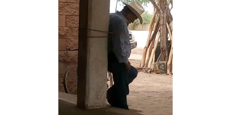 Yaquis amarran a un poste a exalcalde de Bácum