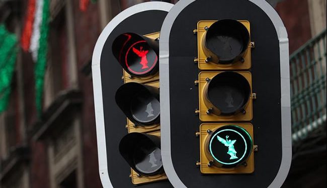 En Puebla roban semáforo con todo y poste en pleno centro histórico