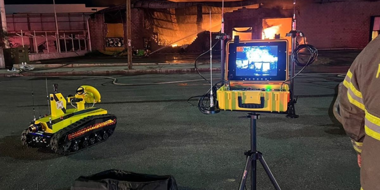 ¡Son héroes! Bomberos y robot extintor SERI sofocan voraz incendio en Hermosillo