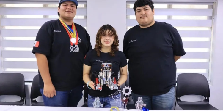 Tres jóvenes de Sonora representarán a México en Olimpiada de Robótica en Italia