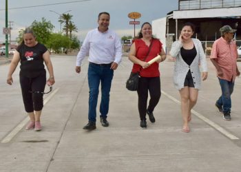 Entrega Antonio Astiazarán dos obras de pavimentación con concreto en el norte de Hermosillo