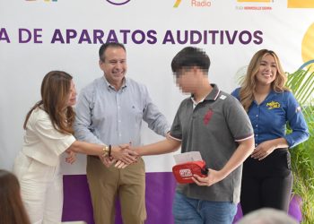 Gobierno Municipal y empresas privadas ayudan a personas con discapacidad auditiva