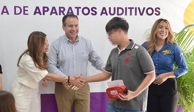 Gobierno Municipal y empresas privadas ayudan a personas con discapacidad auditiva