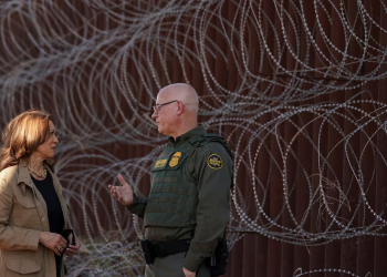 Kamala Harris presume de mano dura en la visita a la frontera con México