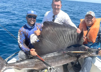 Les prometió una jornada extraordinaria desde San Carlos, ¡y se dio con este par de imponentes peces!