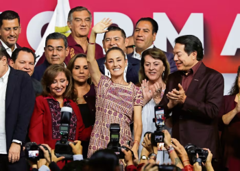 Inicia Sheinbaum en luna de miel con ciudadanos