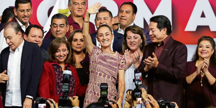 Inicia Sheinbaum en luna de miel con ciudadanos