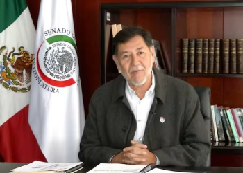 Gerardo Fernández Noroña denuncia agresión física e intento de robo en el AICM