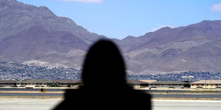 Los republicanos revelan por qué la “visita de acrobacias” de Kamala Harris a la frontera de Arizona puede volver a morderla