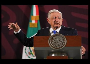 AMLO se lanza contra jueces que aprobaron suspensiones contra la iniciativa de reforma judicial