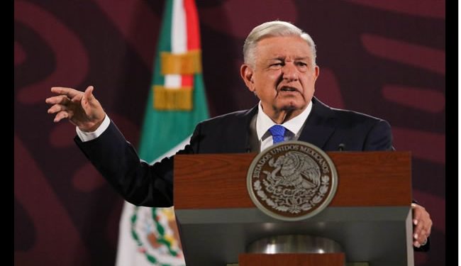 AMLO se lanza contra jueces que aprobaron suspensiones contra la iniciativa de reforma judicial