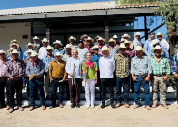 Frente a Yaquis, Sheinbaum ratifica a funcionarios que dan seguimiento a plan de pueblos originarios