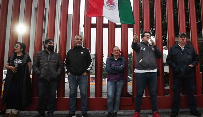 Bloquean Cámara de Diputados para impedir discusión de reforma judicial; Morena anuncia sede alterna