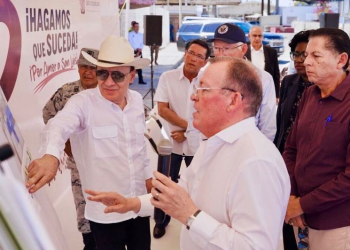 Alfonso Durazo y Ken Salazar supervisan avances en la garita fronteriza de Sonora